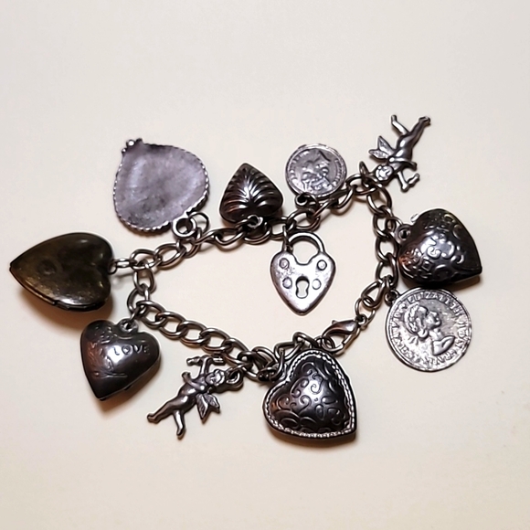 Vtg 1960s PUFFY HEART cupid SILVER 11 charms BRACELET - Picture 3 of 4